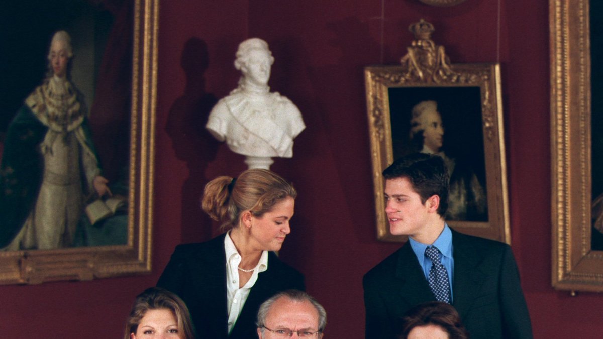 1998. Vad pratar prinsessan Madeleine och prins Carl Philip om?